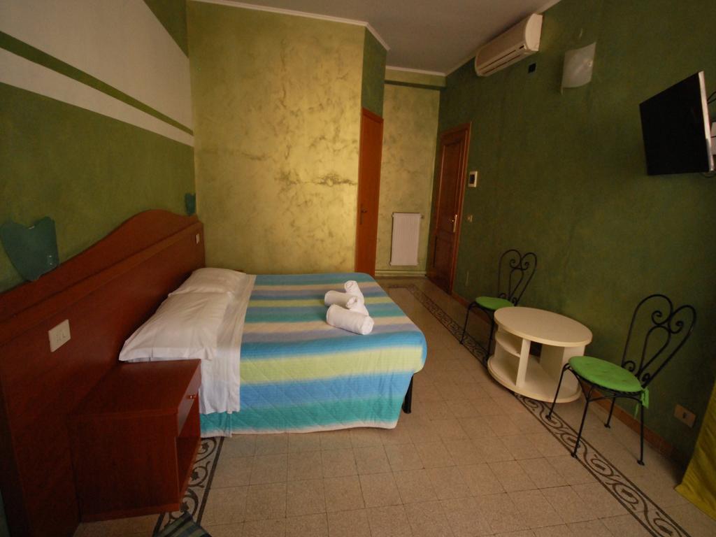 Romadelante Hotel Exterior foto
